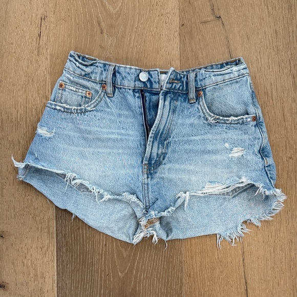 Zara Distressed Light Blue Jean Shorts - Picture 1 of 3